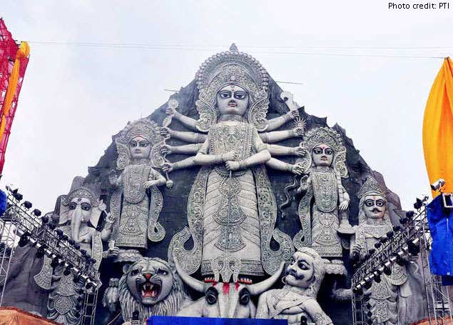 Durga Idol and Pandal, Deshpriya Park, Kolkata